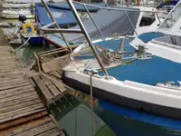 Kapal penyelamat untuk dijual