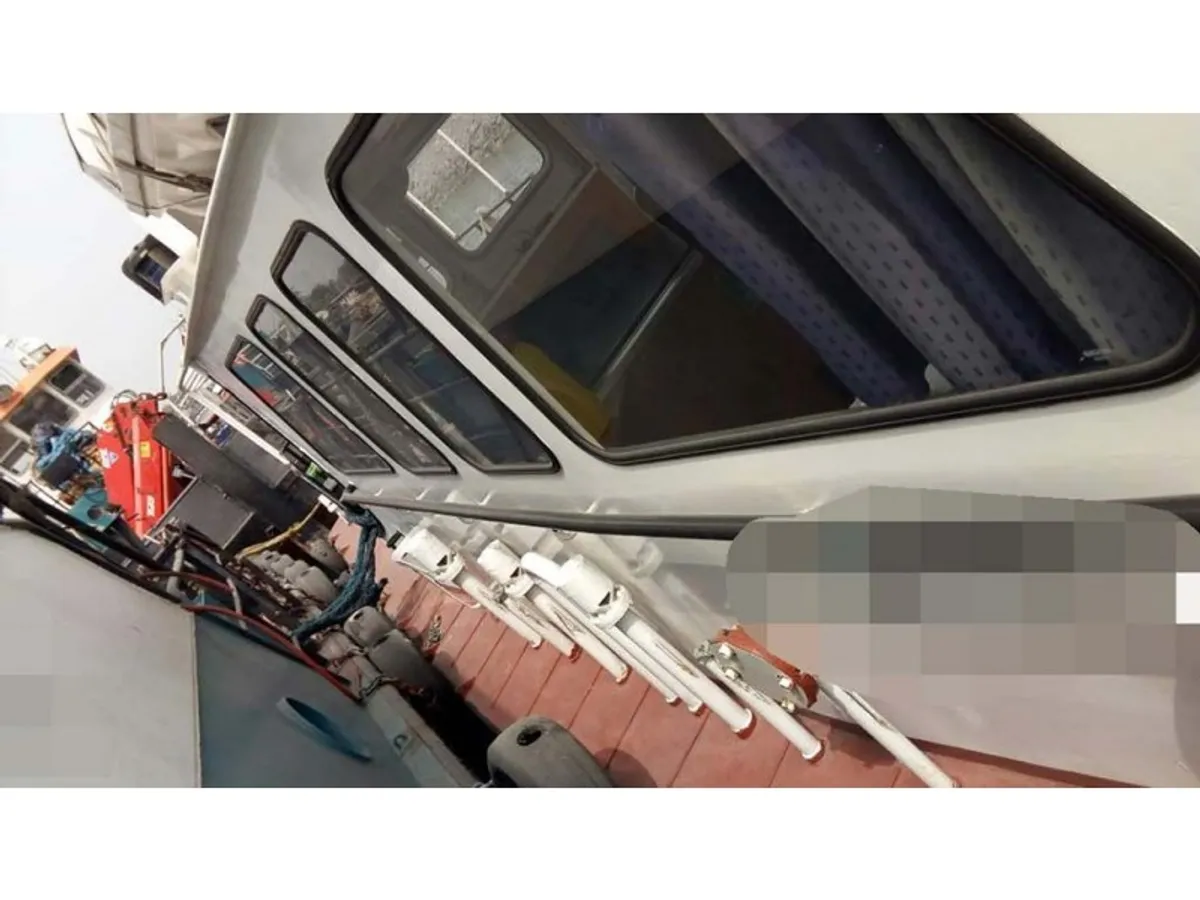 Kapal kerja untuk dijual