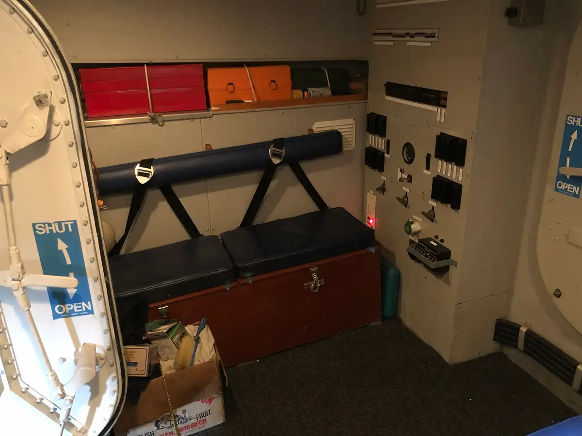 Kapal penyelamat untuk dijual