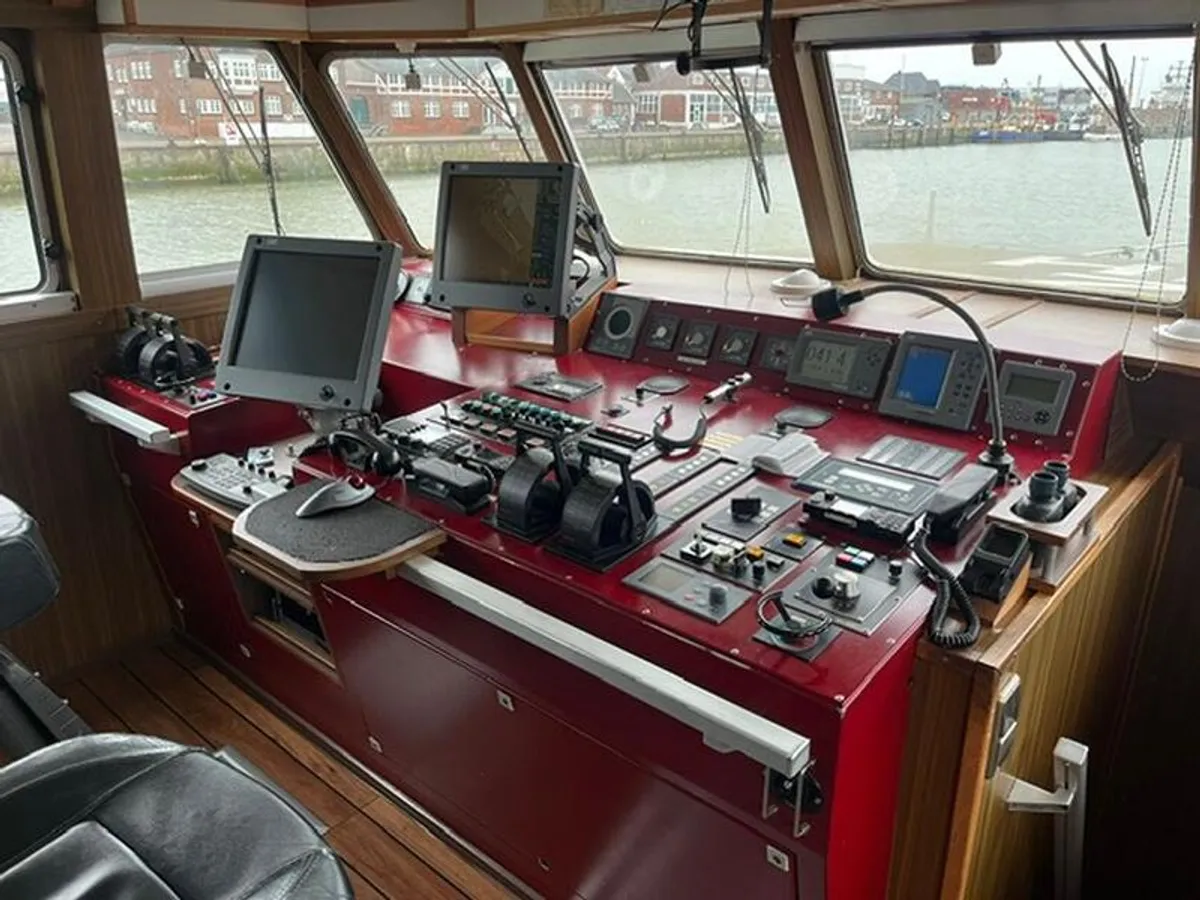 Kapal rondaan untuk dijual