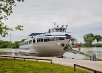 Kapal pelayaran untuk dijual