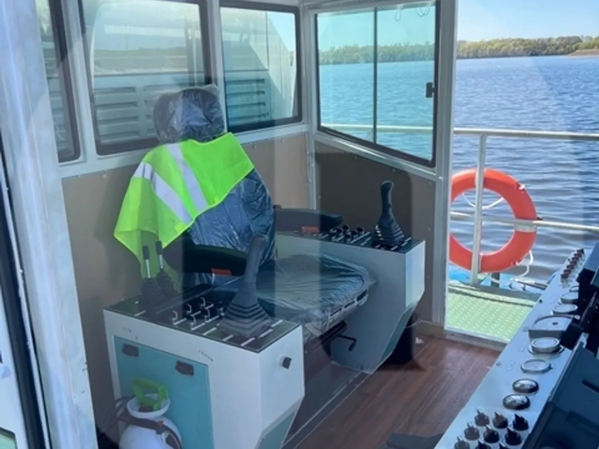 Kapal kerja untuk dijual