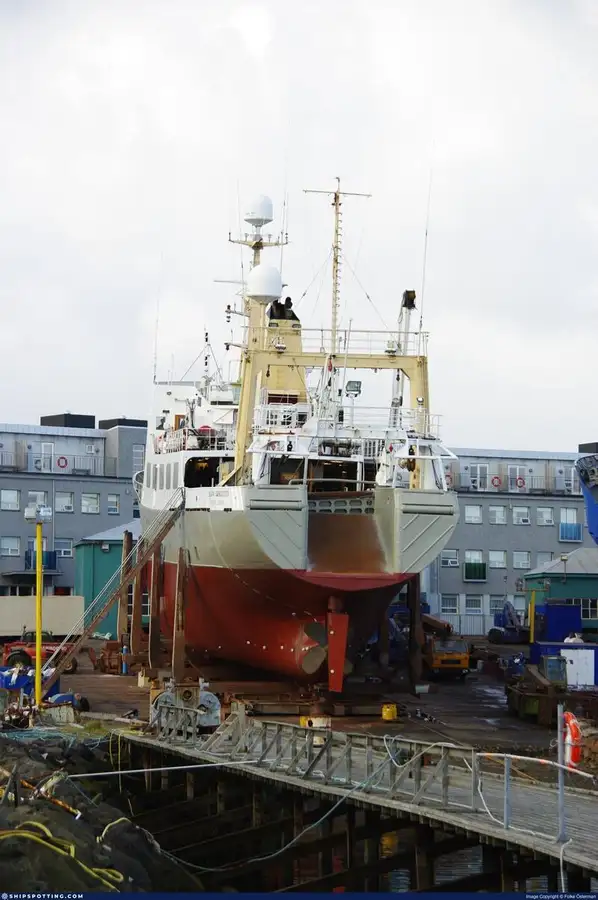 Kapal penyelidik untuk dijual
