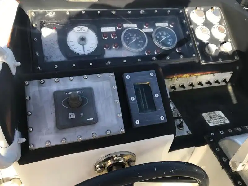 Kapal penyelamat untuk dijual