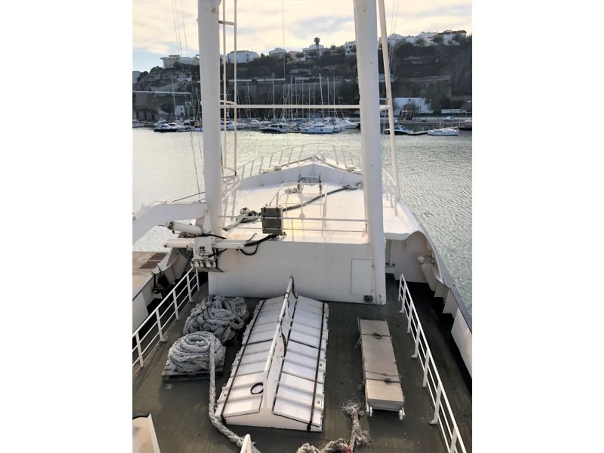 Yacht untuk dijual