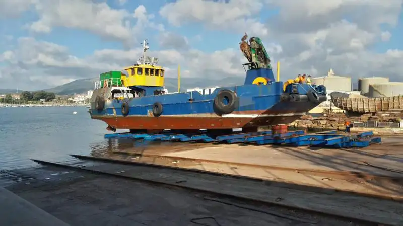 Kapal kerja untuk dijual