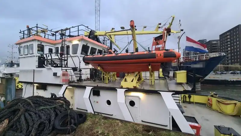 Kapal bekalan untuk dijual