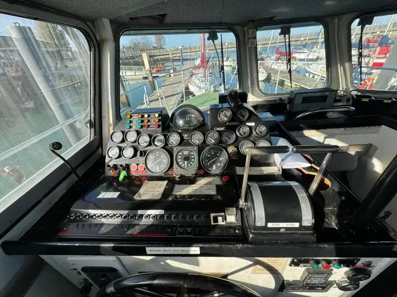 Kapal rondaan untuk dijual
