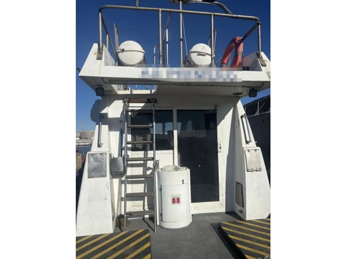 Kapal kerja untuk dijual