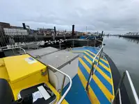 Kapal anak kapal untuk dijual