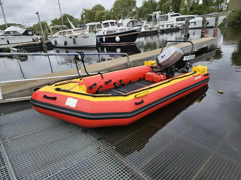Kapal penyelamat untuk dijual