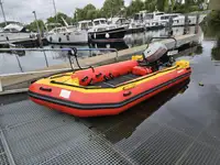 Kapal penyelamat untuk dijual