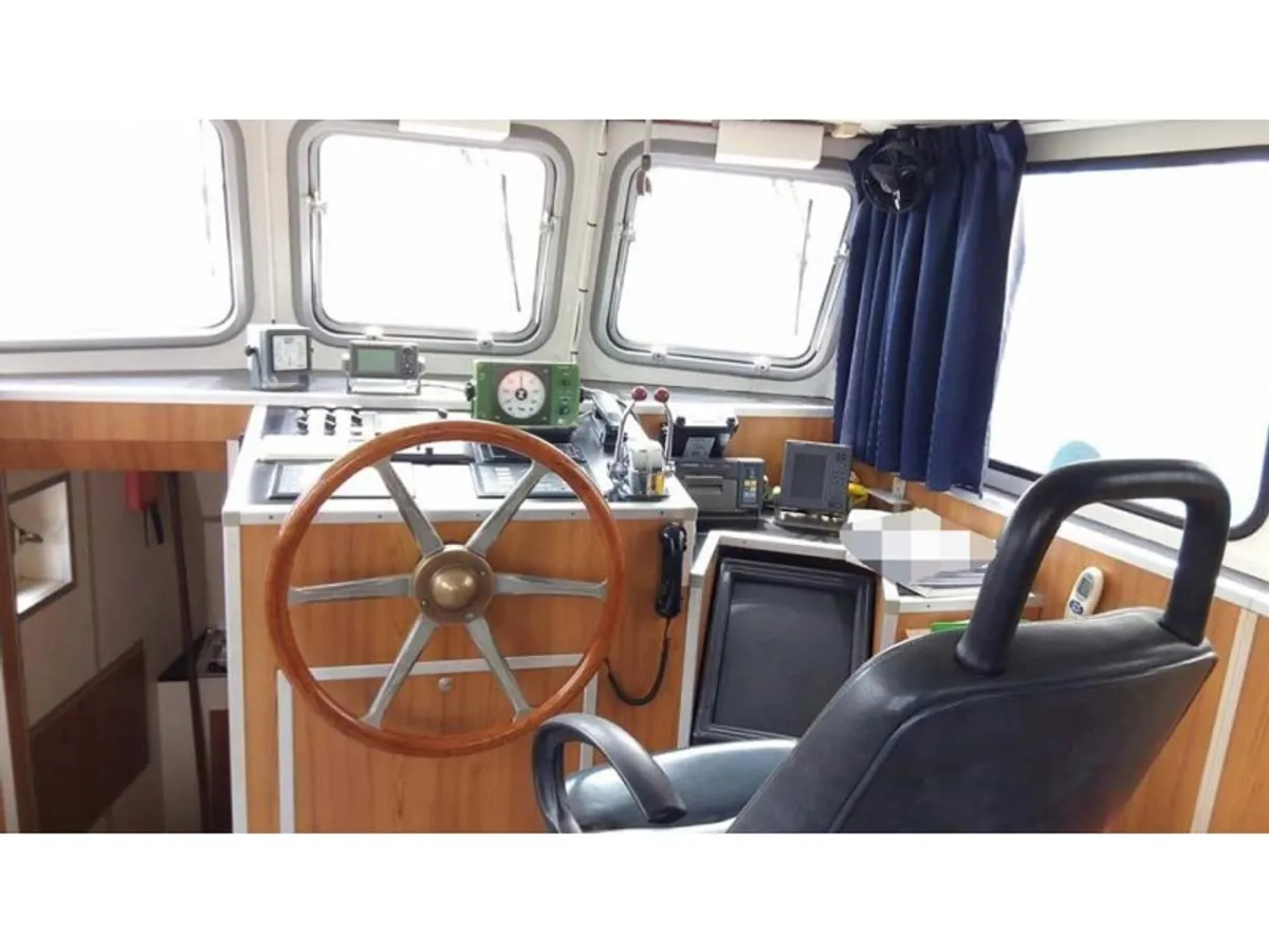 Kapal kerja untuk dijual