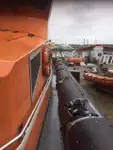 Kapal anak kapal untuk dijual