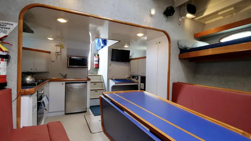 Kapal penyelidik untuk dijual