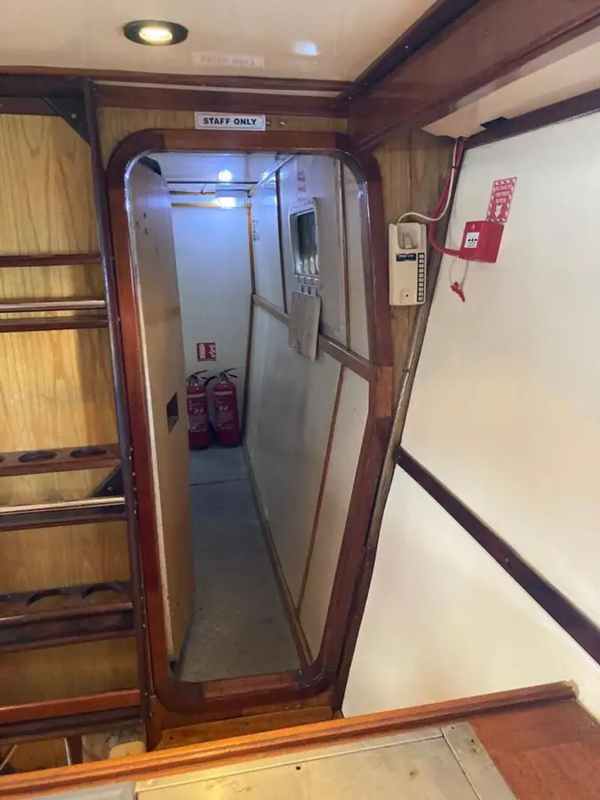 Kapal feri untuk dijual