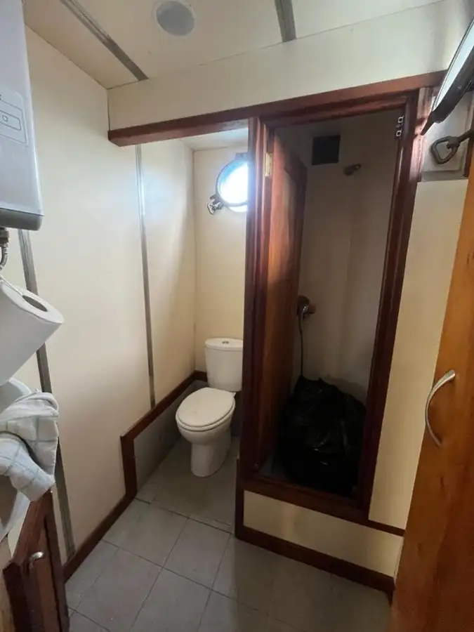 Kapal kerja untuk dijual