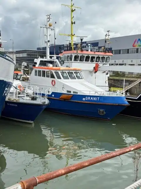 Kapal rondaan untuk dijual