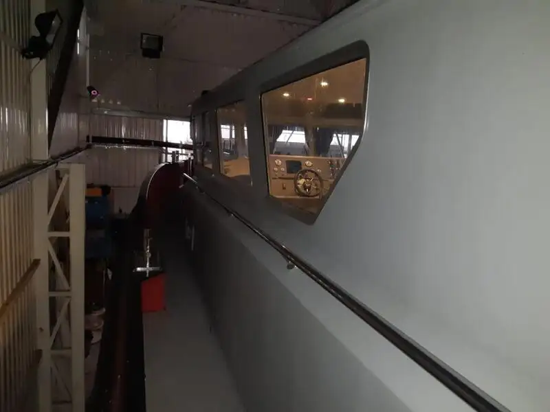 Kapal kerja untuk dijual