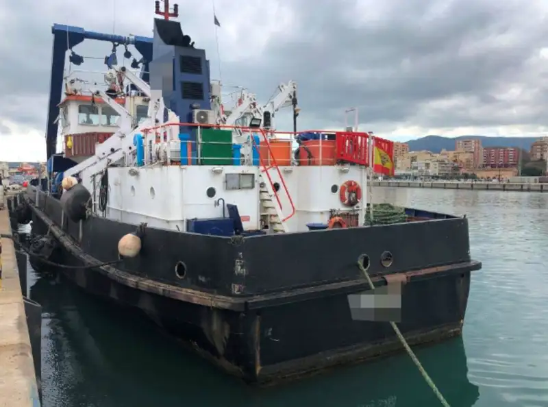 Kapal kerja untuk dijual