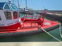 Kapal anak kapal untuk dijual