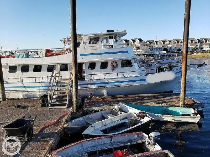 Kapal feri untuk dijual