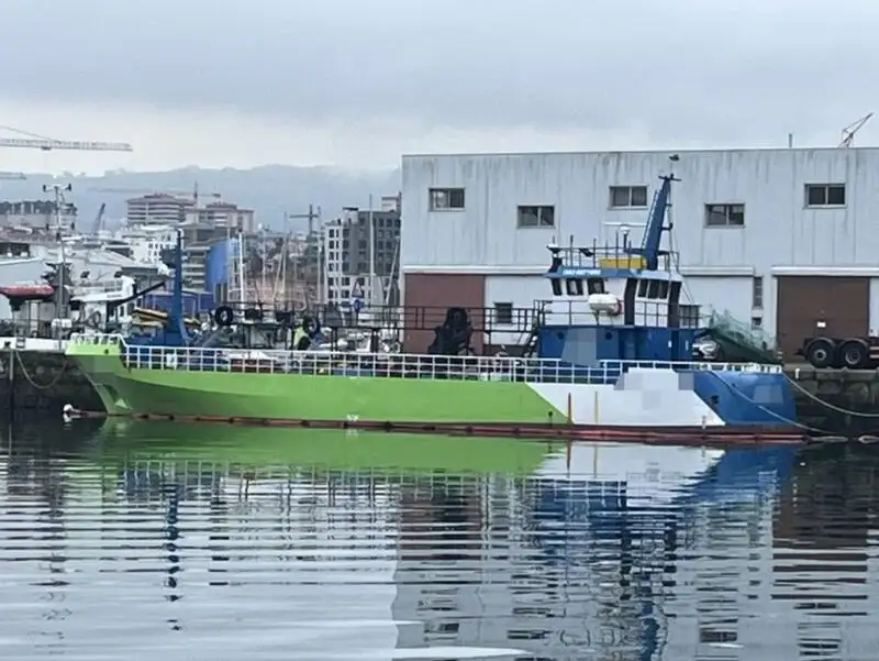 Kapal kerja untuk dijual