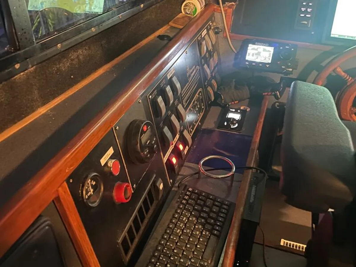 Kapal tinjauan untuk dijual