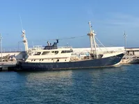 Yacht untuk dijual
