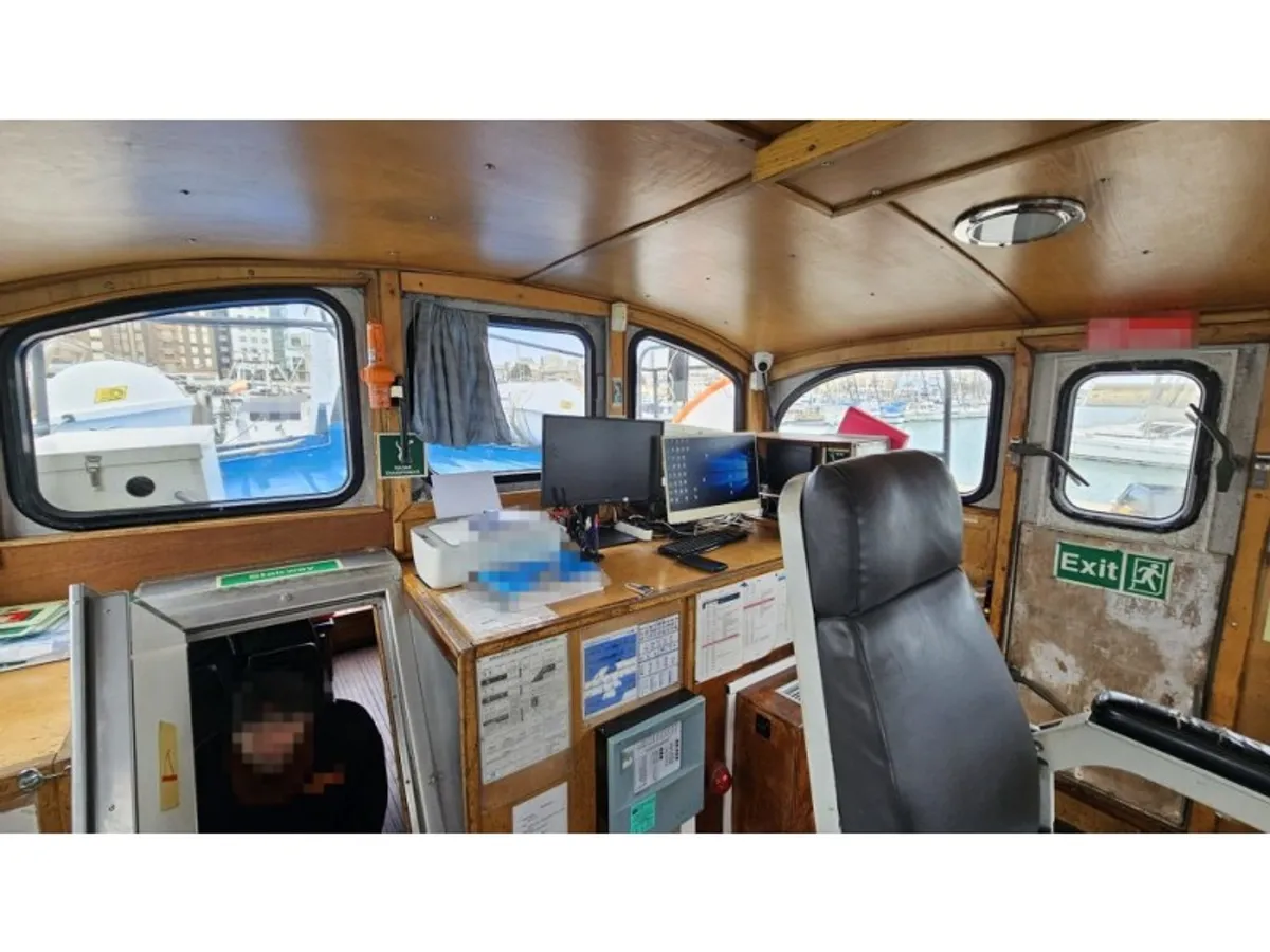 Kapal anak kapal untuk dijual