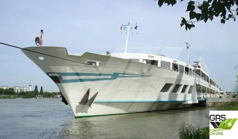 Kapal pelayaran untuk dijual