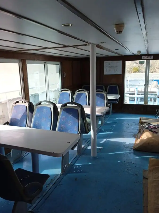 Kapal feri untuk dijual