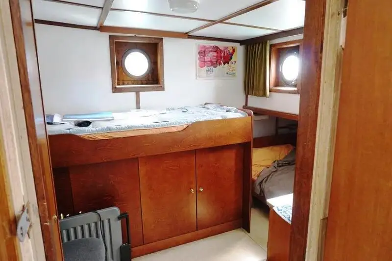 Kapal kren untuk dijual