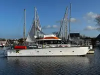 Kapal layar untuk dijual