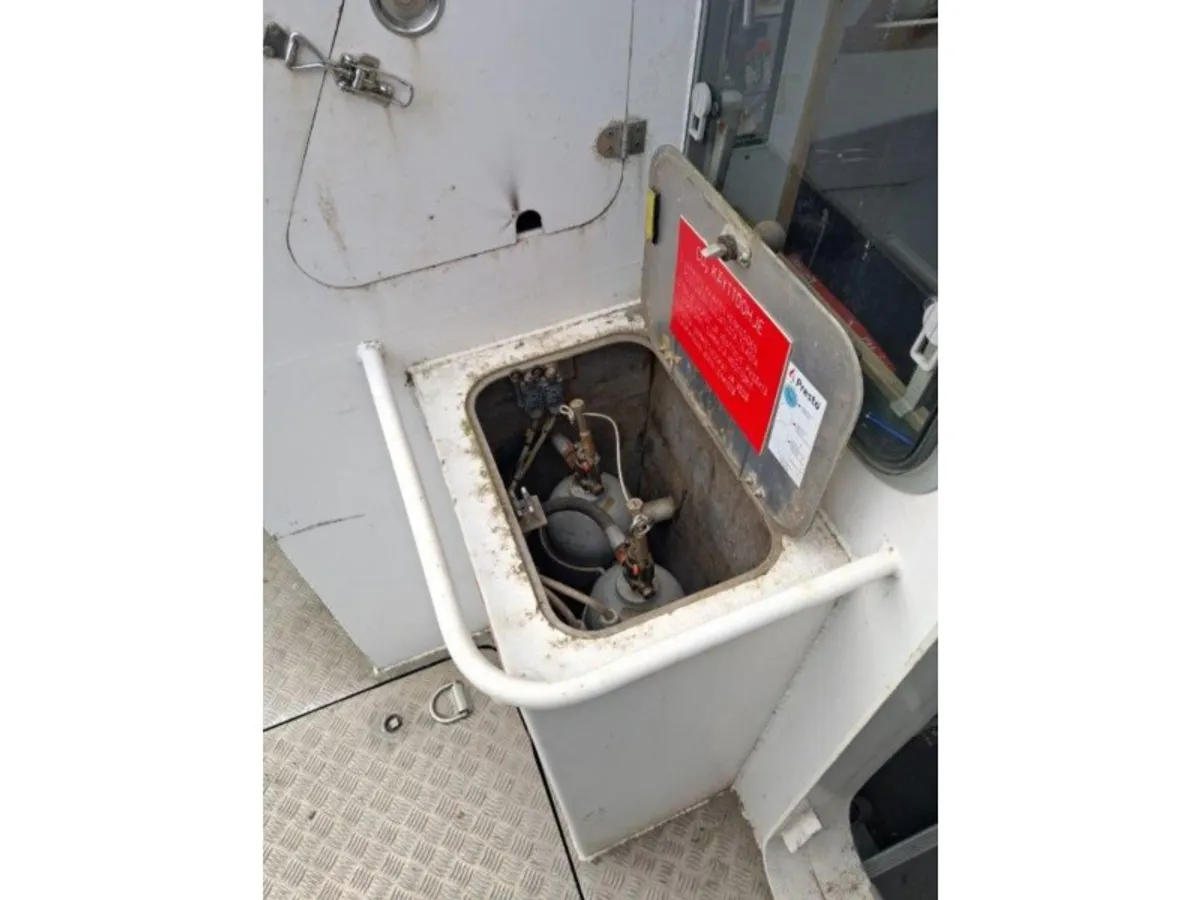 Kapal kerja untuk dijual