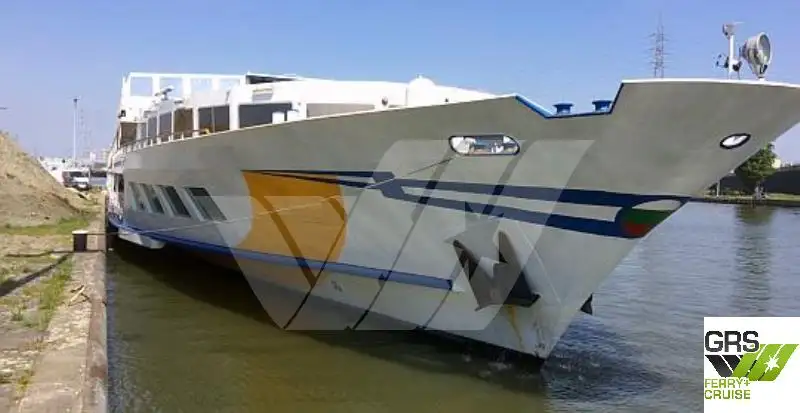 Kapal pelayaran untuk dijual