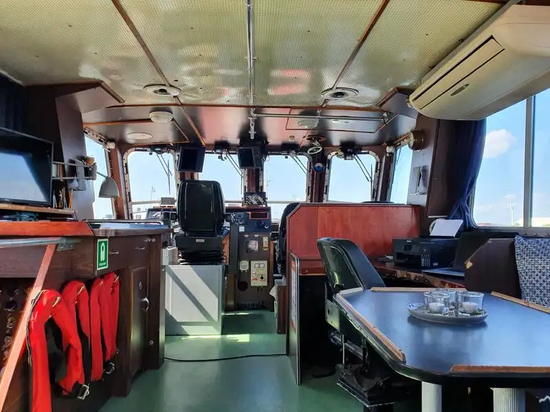 Kapal tinjauan untuk dijual