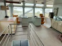 Kapal bekalan untuk dijual