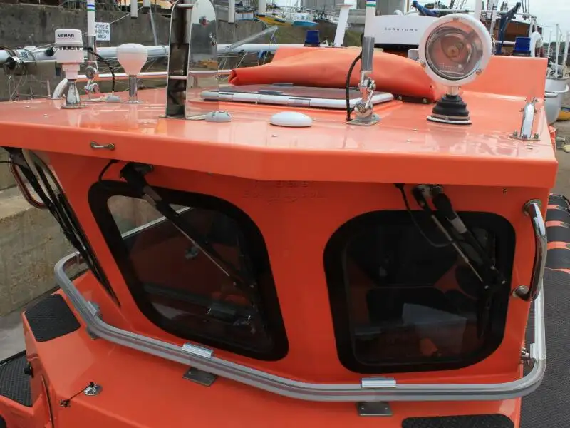 Kapal penyelamat untuk dijual