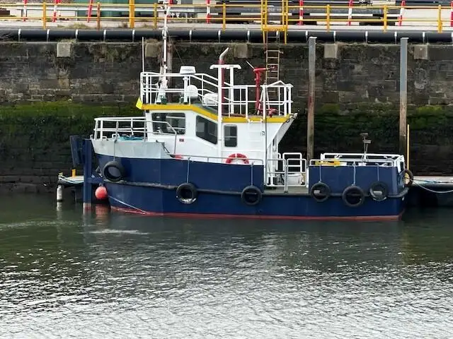 Kapal kerja untuk dijual