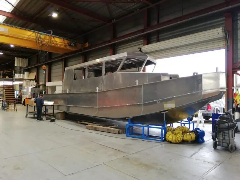 Kapal penyelamat untuk dijual
