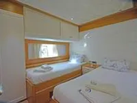 Yacht untuk dijual