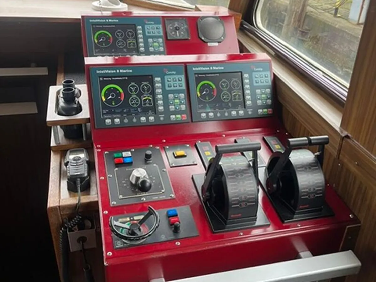 Kapal rondaan untuk dijual