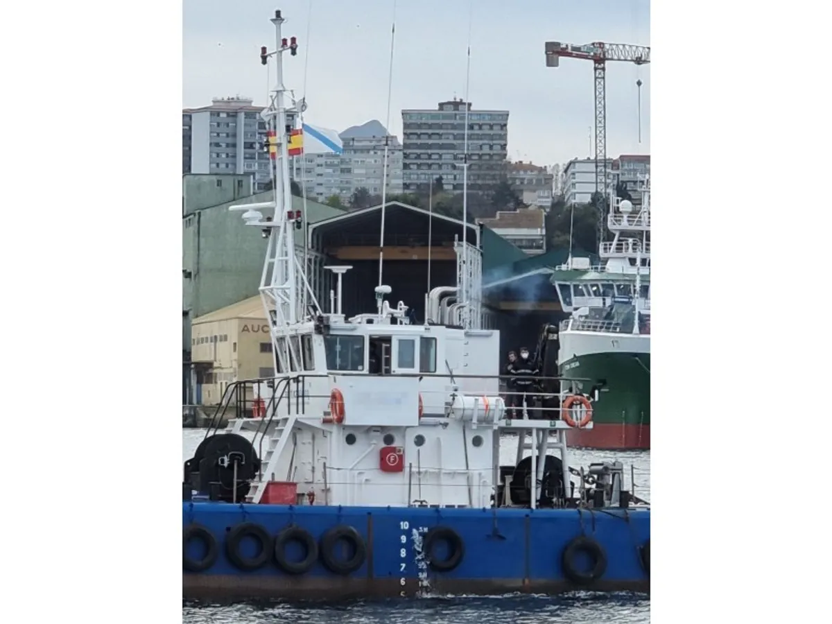 Kapal kerja untuk dijual