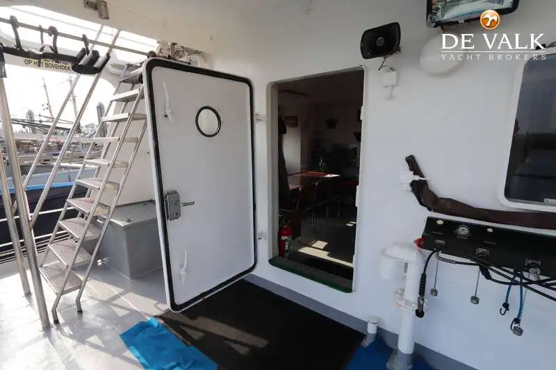 Hotel terapung untuk dijual