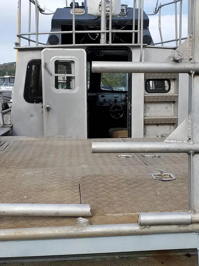 Kapal kerja untuk dijual