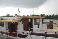 Kapal pelayaran untuk dijual