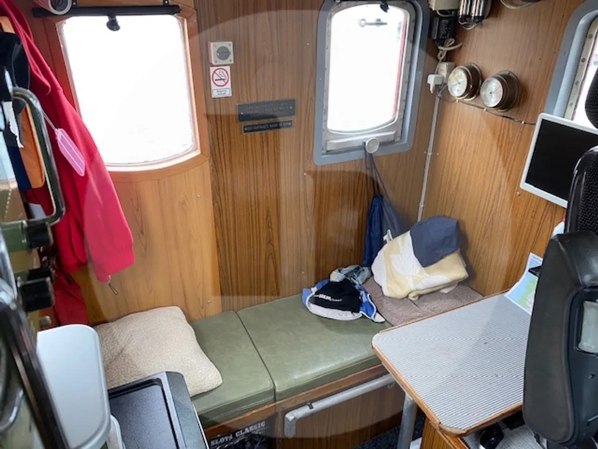 Kapal memancing untuk dijual
