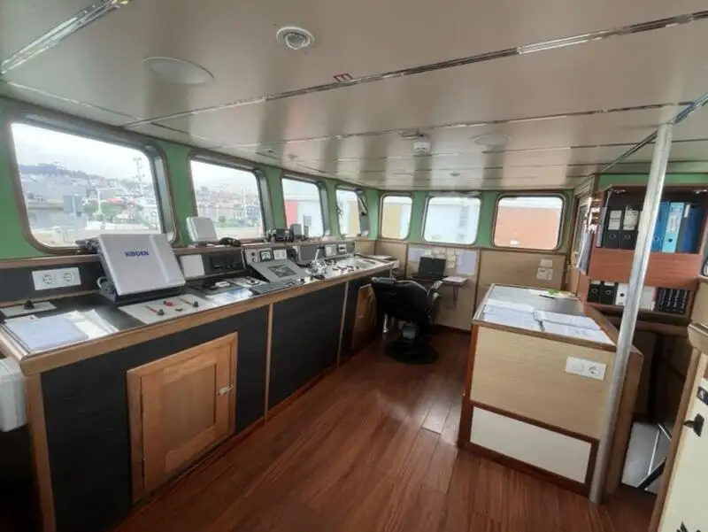 Kapal kerja untuk dijual