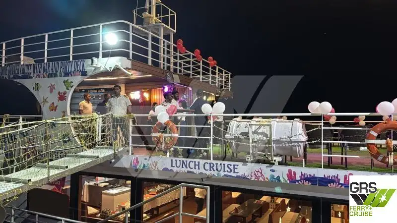 Kapal restoran untuk dijual